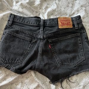 Black Levi’s shorts size 25